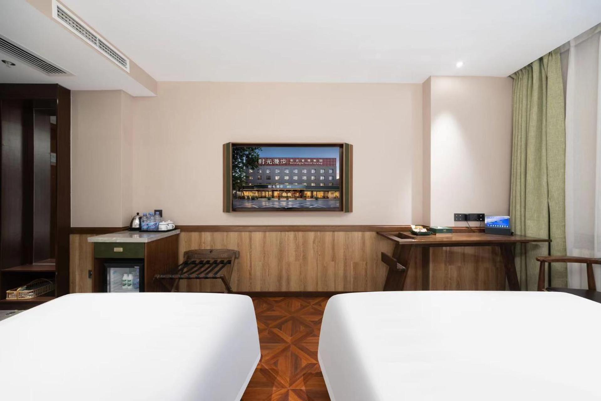 Nost Algia Hotel Near Beijing Panjiayuan Antique Market- Beijing Happy Valley, Cbd, China Zun And Sanlitun, Tian'Anmen Square, Free Ice Cream, Mineral Water, Coffee, Snacks And Laundry Service, Free Gymnastic, English Communication Well Eksteriør billede
