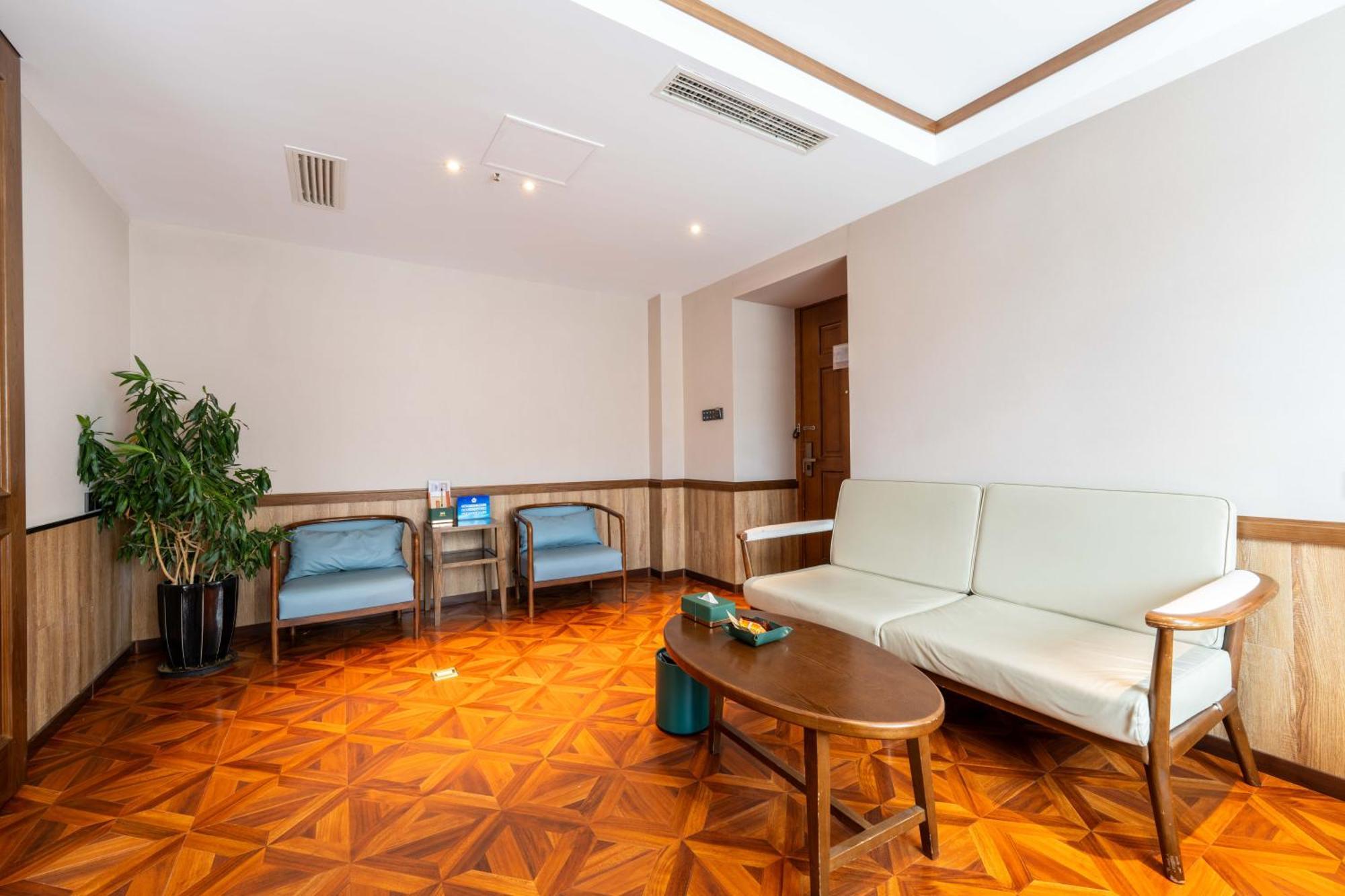 Nost Algia Hotel Near Beijing Panjiayuan Antique Market- Beijing Happy Valley, Cbd, China Zun And Sanlitun, Tian'Anmen Square, Free Ice Cream, Mineral Water, Coffee, Snacks And Laundry Service, Free Gymnastic, English Communication Well Eksteriør billede