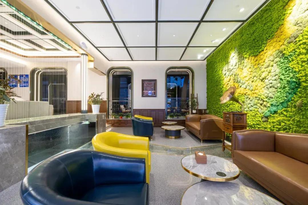 Nost Algia Hotel Near Beijing Panjiayuan Antique Market- Beijing Happy Valley, Cbd, China Zun And Sanlitun, Tian'Anmen Square, Free Ice Cream, Mineral Water, Coffee, Snacks And Laundry Service, Free Gymnastic, English Communication Well Eksteriør billede