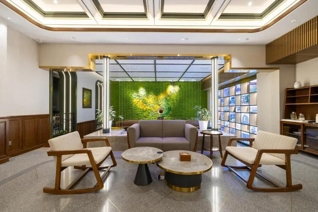 Nost Algia Hotel Near Beijing Panjiayuan Antique Market- Beijing Happy Valley, Cbd, China Zun And Sanlitun, Tian'Anmen Square, Free Ice Cream, Mineral Water, Coffee, Snacks And Laundry Service, Free Gymnastic, English Communication Well Eksteriør billede