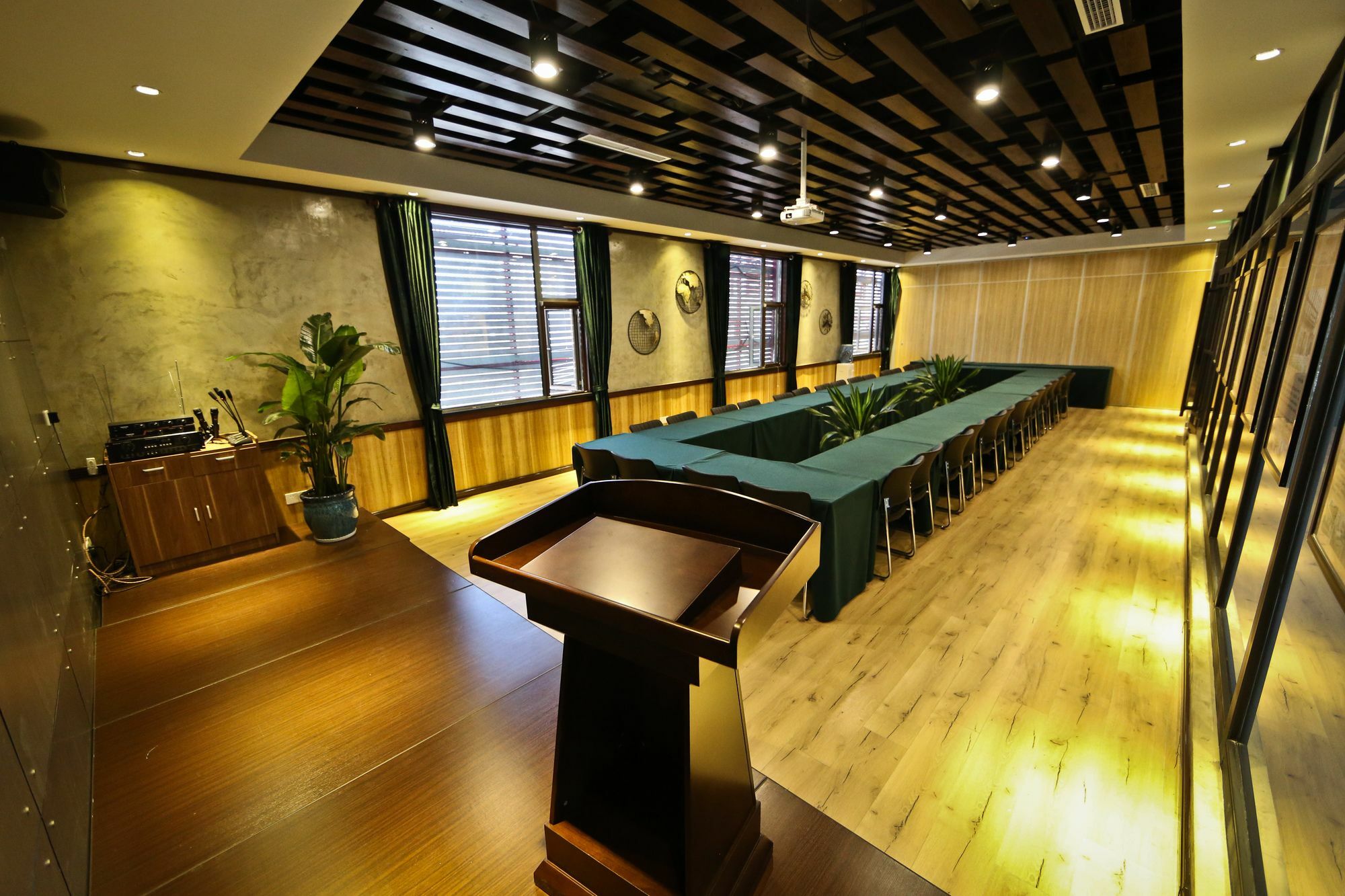 Nost Algia Hotel Near Beijing Panjiayuan Antique Market- Beijing Happy Valley, Cbd, China Zun And Sanlitun, Tian'Anmen Square, Free Ice Cream, Mineral Water, Coffee, Snacks And Laundry Service, Free Gymnastic, English Communication Well Eksteriør billede