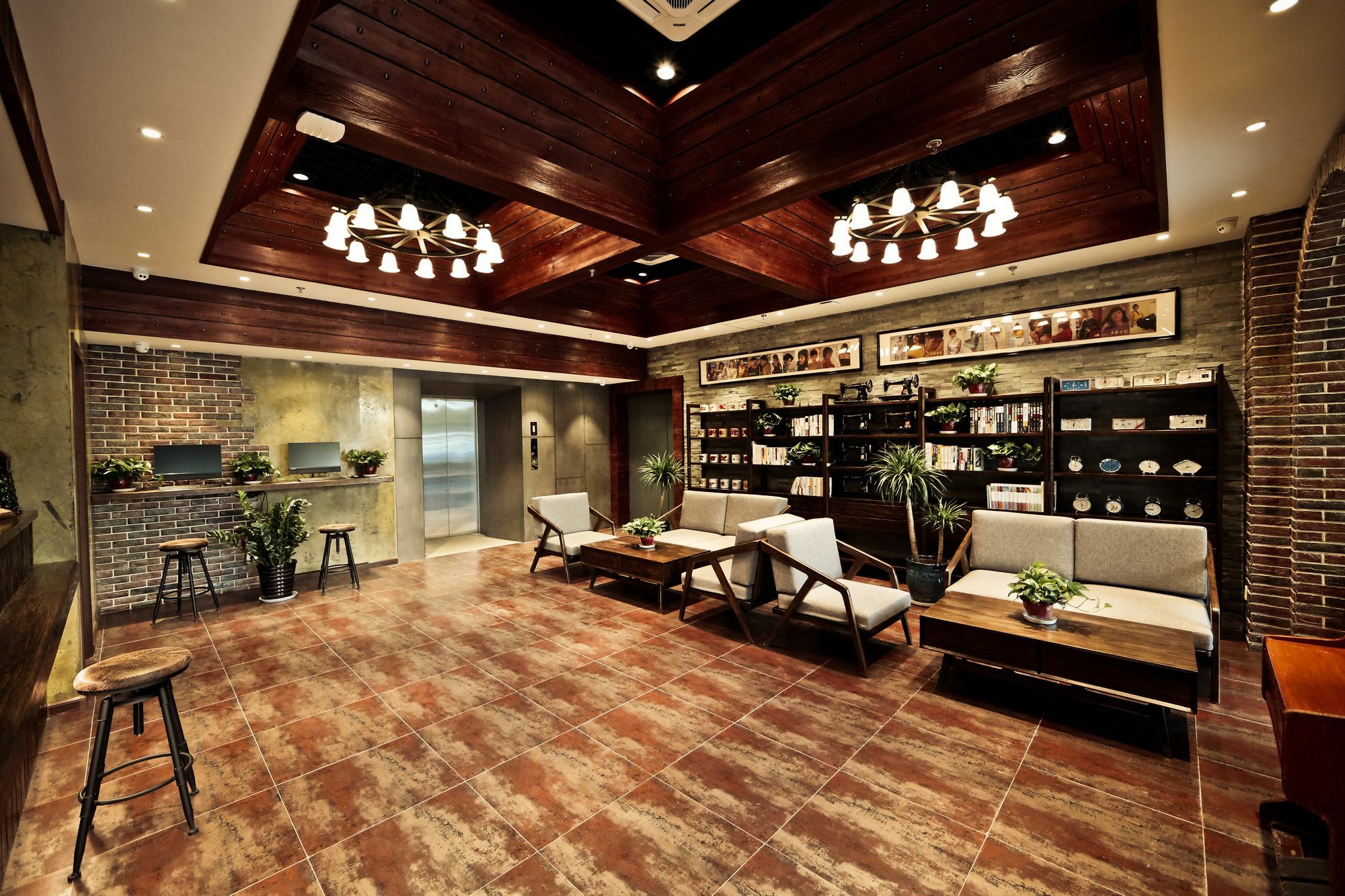 Nost Algia Hotel Near Beijing Panjiayuan Antique Market- Beijing Happy Valley, Cbd, China Zun And Sanlitun, Tian'Anmen Square, Free Ice Cream, Mineral Water, Coffee, Snacks And Laundry Service, Free Gymnastic, English Communication Well Eksteriør billede